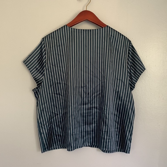 Beautiful Navy Blue and White Striped Short Sleeve Bronze Button Pajama Set 2pc - Picture 6 of 11